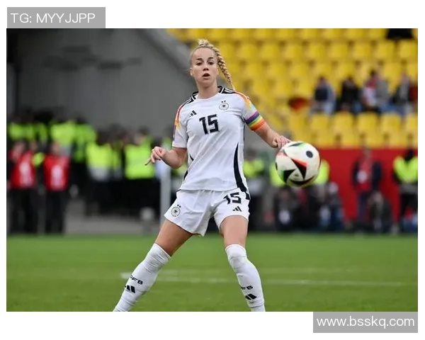 德国女足与丹麦女足比赛因故推迟引发球迷热议与期待