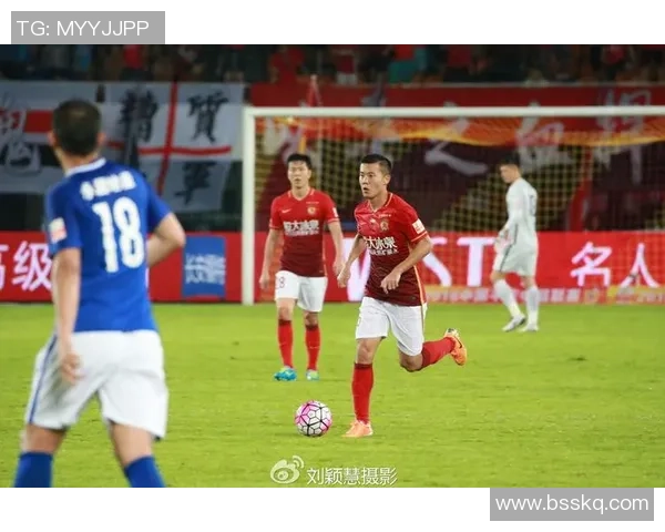 恒大对阵汉堡新浪赛事直播分析与精彩回顾